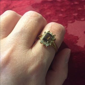 Women’s vintage fashion jewelry ring with brown stone